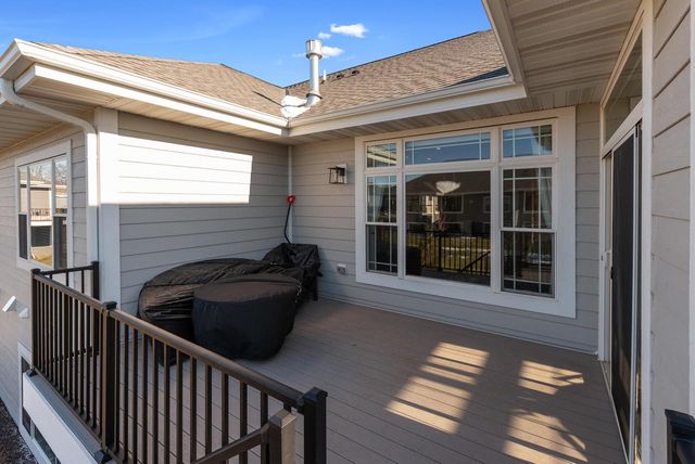 7908 E Stone Ridge DRIVE, Lannon, WI 53046