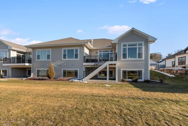 7908 E Stone Ridge DRIVE, Lannon, WI 53046