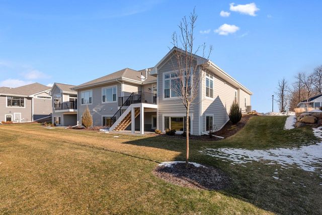 7908 E Stone Ridge DRIVE, Lannon, WI 53046