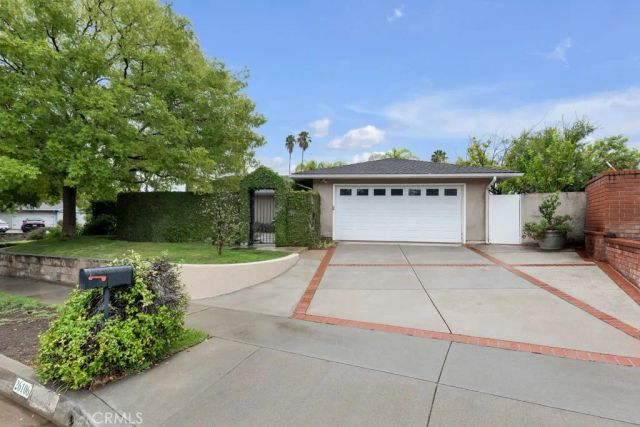 26106 Veva Way, Calabasas, CA 91302