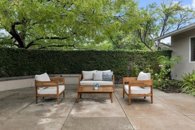 26106 Veva Way, Calabasas, CA 91302