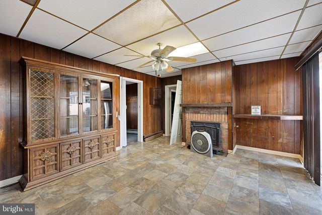 6 N RAILROAD AVE, Wyoming, DE 19934