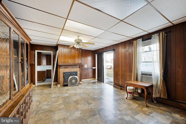 6 N RAILROAD AVE, Wyoming, DE 19934