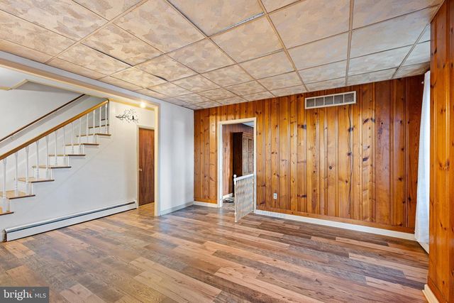 6 N RAILROAD AVE, Wyoming, DE 19934