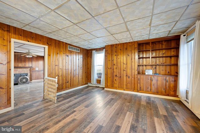 6 N RAILROAD AVE, Wyoming, DE 19934