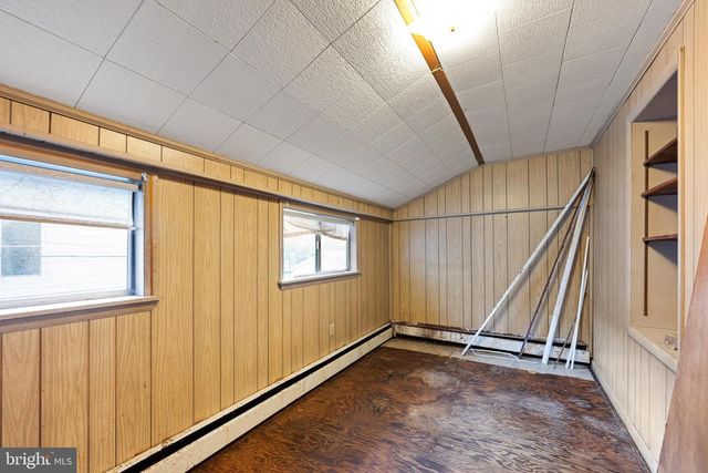 6 N RAILROAD AVE, Wyoming, DE 19934