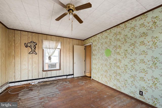 6 N RAILROAD AVE, Wyoming, DE 19934