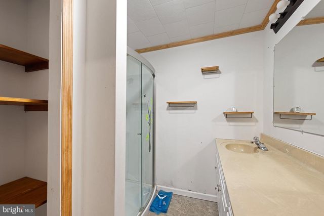 6 N RAILROAD AVE, Wyoming, DE 19934