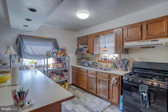 6 N RAILROAD AVE, Wyoming, DE 19934