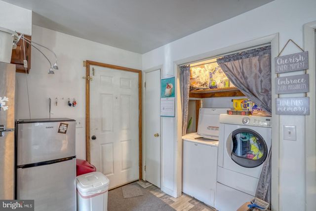 6 N RAILROAD AVE, Wyoming, DE 19934