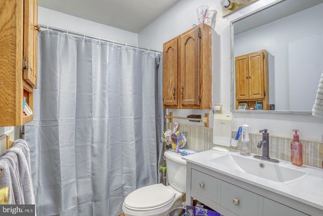 6 N RAILROAD AVE, Wyoming, DE 19934