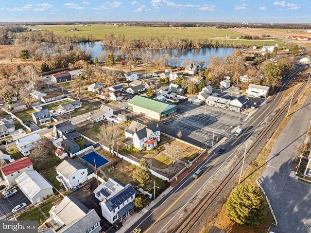 6 N RAILROAD AVE, Wyoming, DE 19934