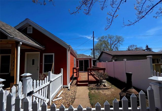 1237 East Avenue, La Crosse, WI 54601