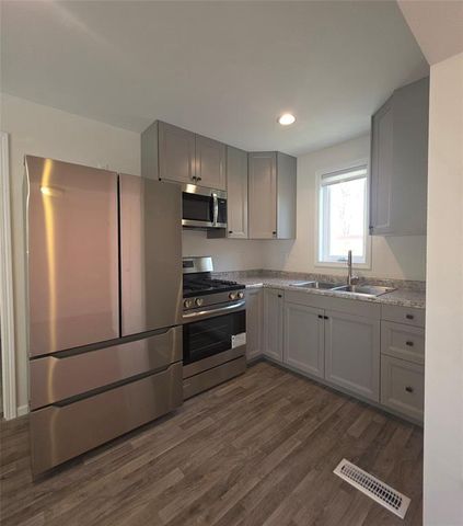 1237 East Avenue, La Crosse, WI 54601