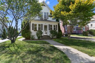 325 Suburban Avenue, Fairfield, CT 06825