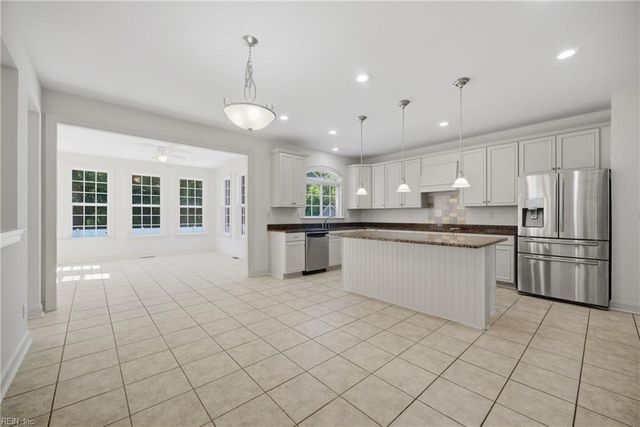 1417 Kemp Bridge LN, Chesapeake, VA 23320
