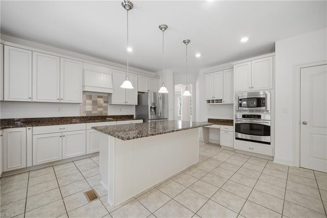 1417 Kemp Bridge LN, Chesapeake, VA 23320
