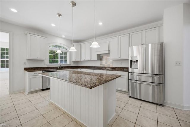 1417 Kemp Bridge LN, Chesapeake, VA 23320