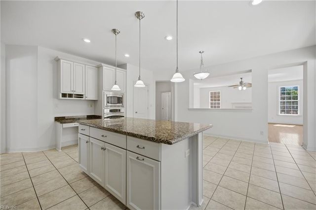 1417 Kemp Bridge LN, Chesapeake, VA 23320