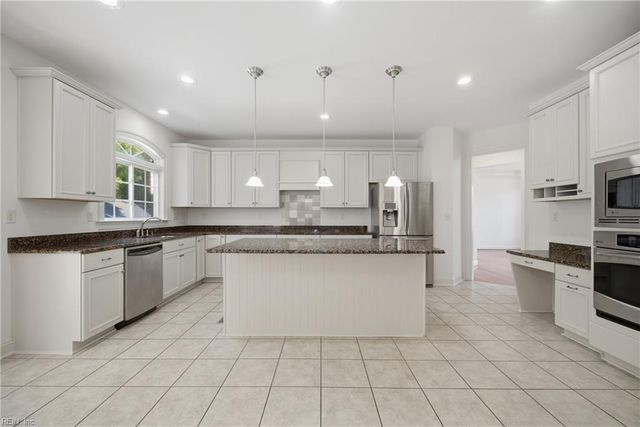 1417 Kemp Bridge LN, Chesapeake, VA 23320