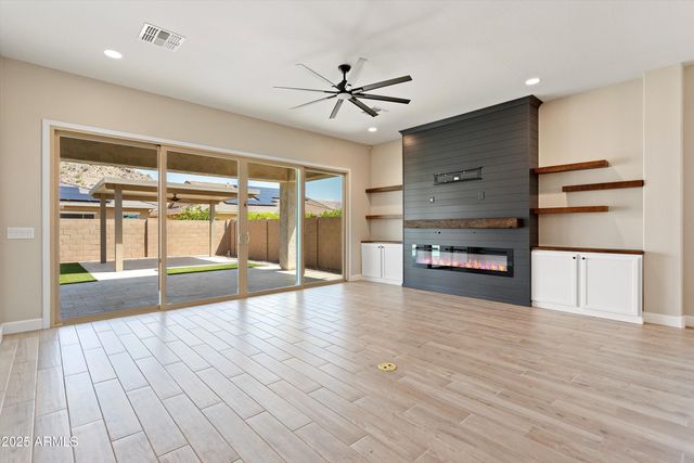 21248 W HILLCREST Boulevard, Buckeye, AZ 85396