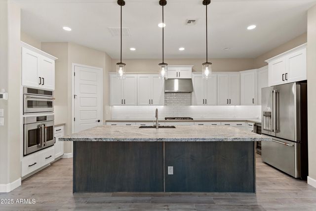 21248 W HILLCREST Boulevard, Buckeye, AZ 85396