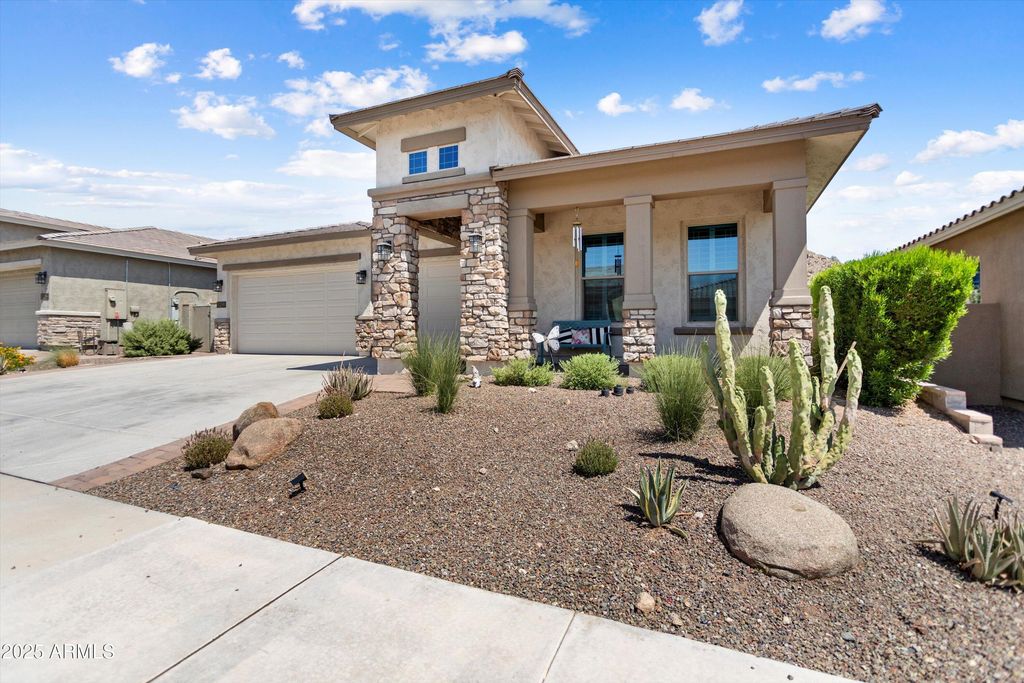 21248 W HILLCREST Boulevard, Buckeye, AZ 85396 — photo 2