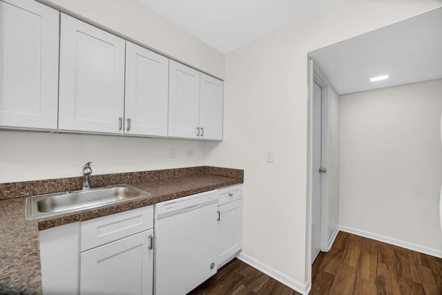 613 Shaw Court, Schaumburg, IL 60194