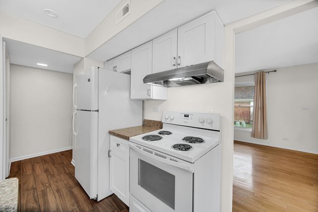 613 Shaw Court, Schaumburg, IL 60194