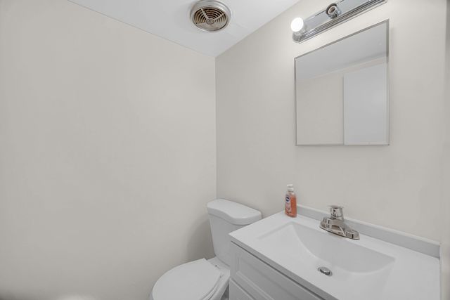 613 Shaw Court, Schaumburg, IL 60194