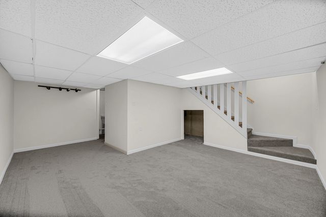 613 Shaw Court, Schaumburg, IL 60194