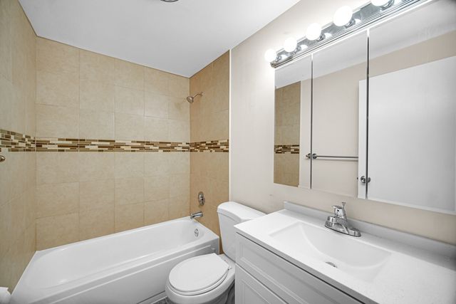 613 Shaw Court, Schaumburg, IL 60194