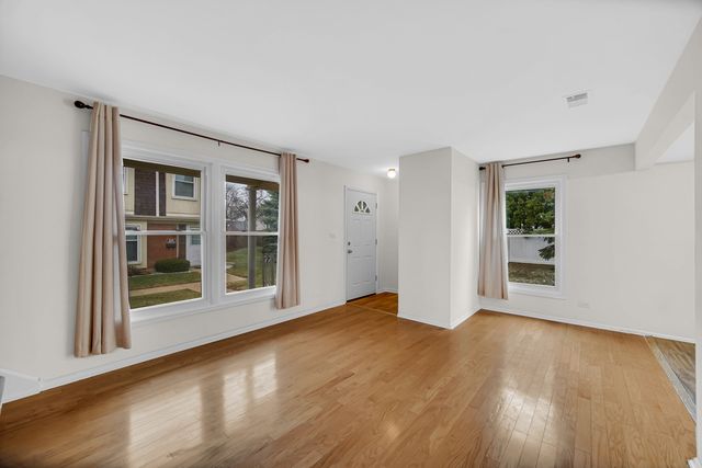 613 Shaw Court, Schaumburg, IL 60194