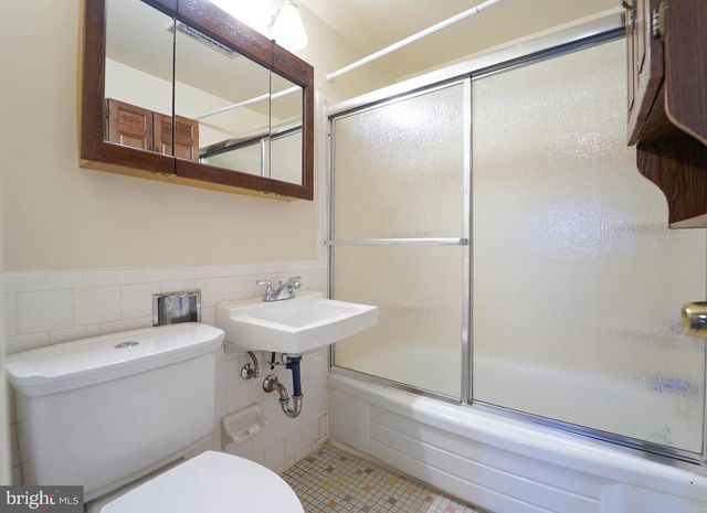 1107 REGINA DR, Baltimore, MD 21227