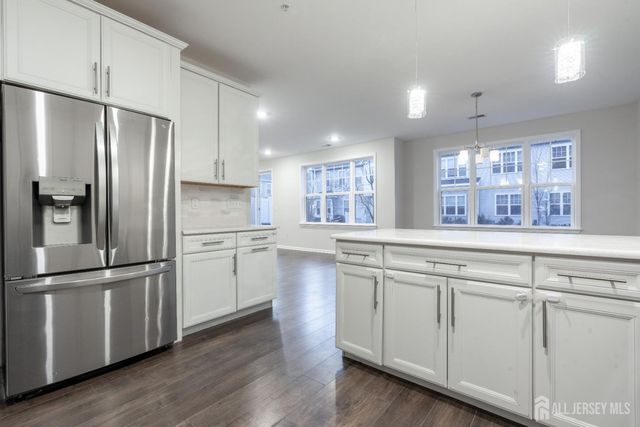 803 Greenland Square, Highland Park, NJ 08904