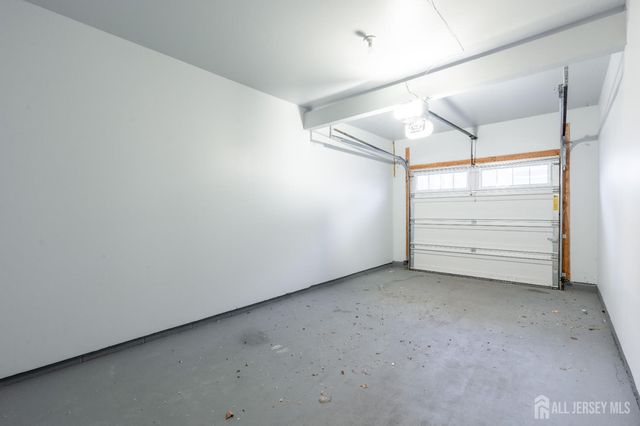 803 Greenland Square, Highland Park, NJ 08904