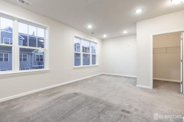 803 Greenland Square, Highland Park, NJ 08904