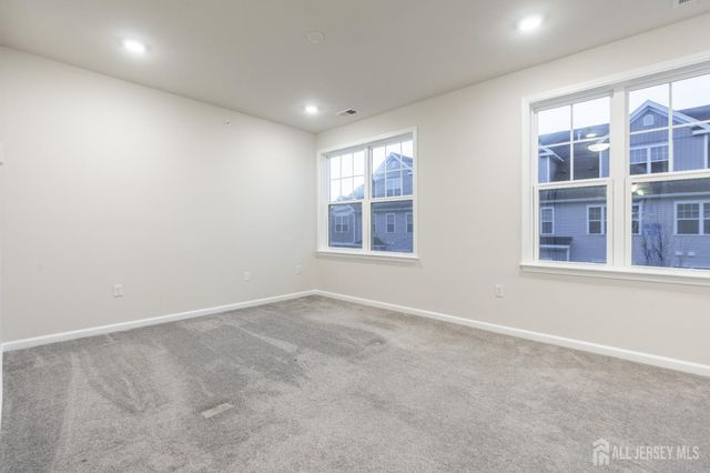 803 Greenland Square, Highland Park, NJ 08904