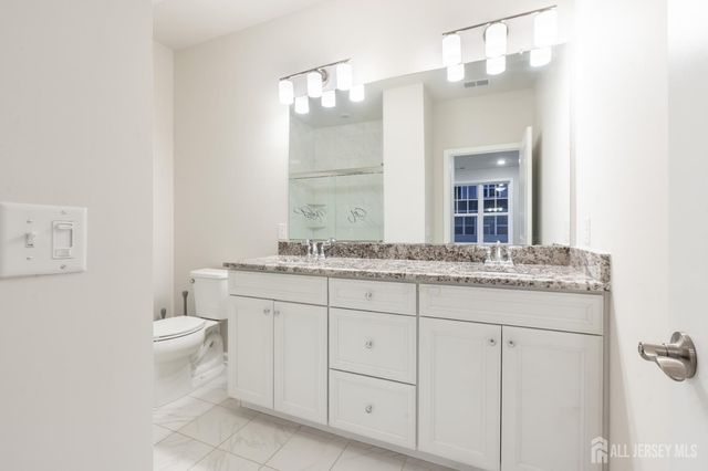 803 Greenland Square, Highland Park, NJ 08904