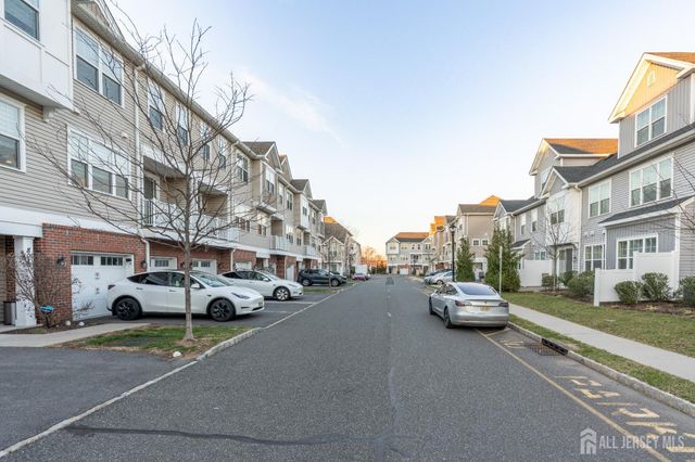 803 Greenland Square, Highland Park, NJ 08904