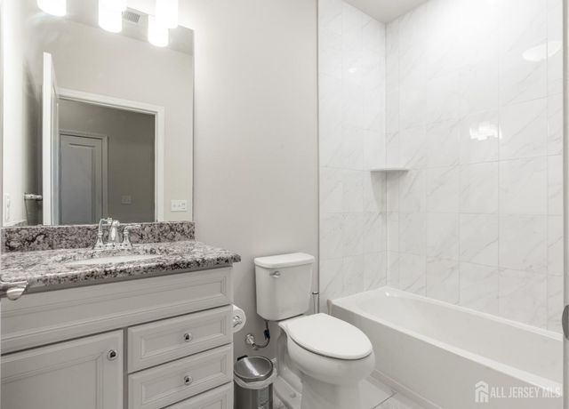 803 Greenland Square, Highland Park, NJ 08904