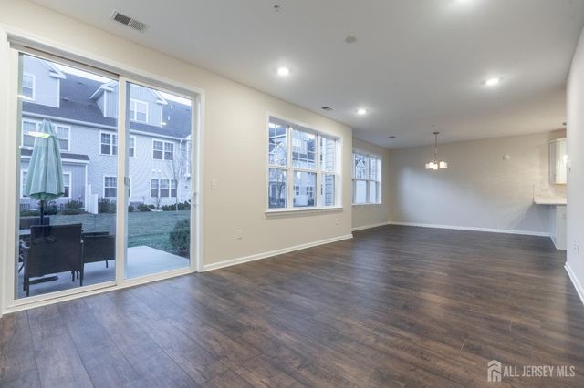 803 Greenland Square, Highland Park, NJ 08904