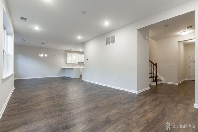 803 Greenland Square, Highland Park, NJ 08904