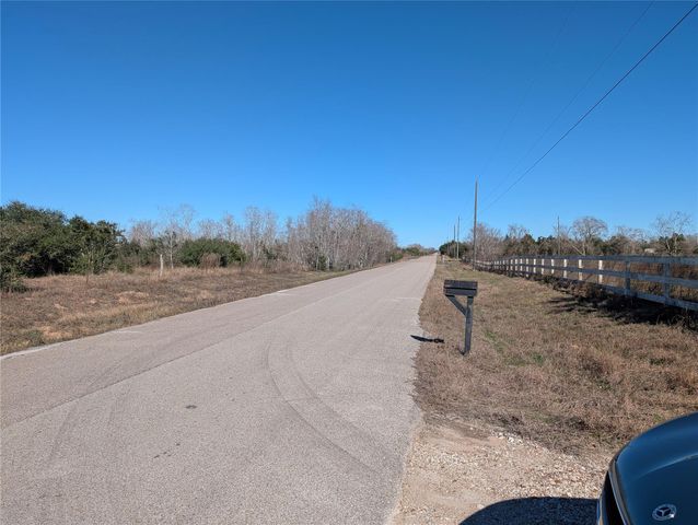 2368 Old Columbus Road N, Sealy, TX 77474