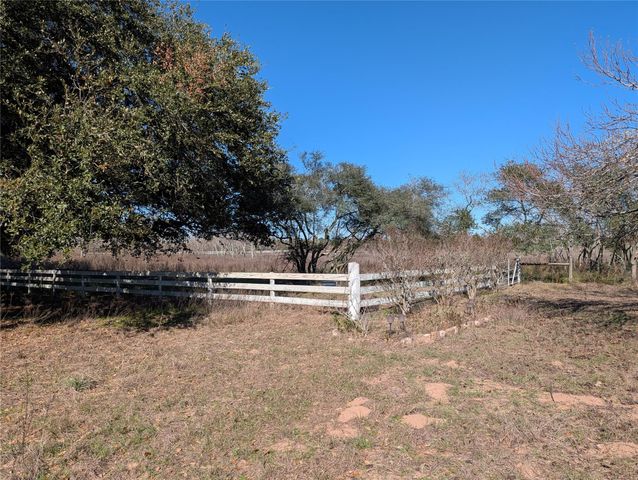 2368 Old Columbus Road N, Sealy, TX 77474