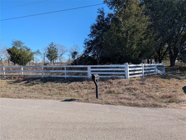 2368 Old Columbus Road N, Sealy, TX 77474