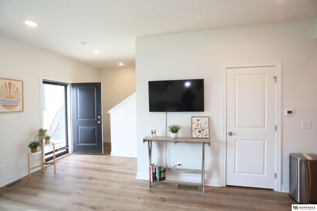 12866 S 47 Plaza, Papillion, NE 68133