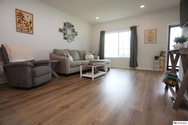 12866 S 47 Plaza, Papillion, NE 68133