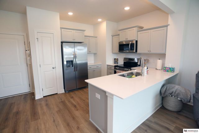 12866 S 47 Plaza, Papillion, NE 68133