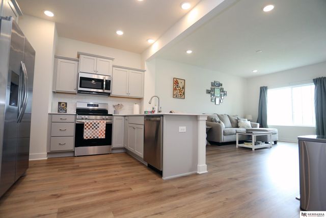 12866 S 47 Plaza, Papillion, NE 68133